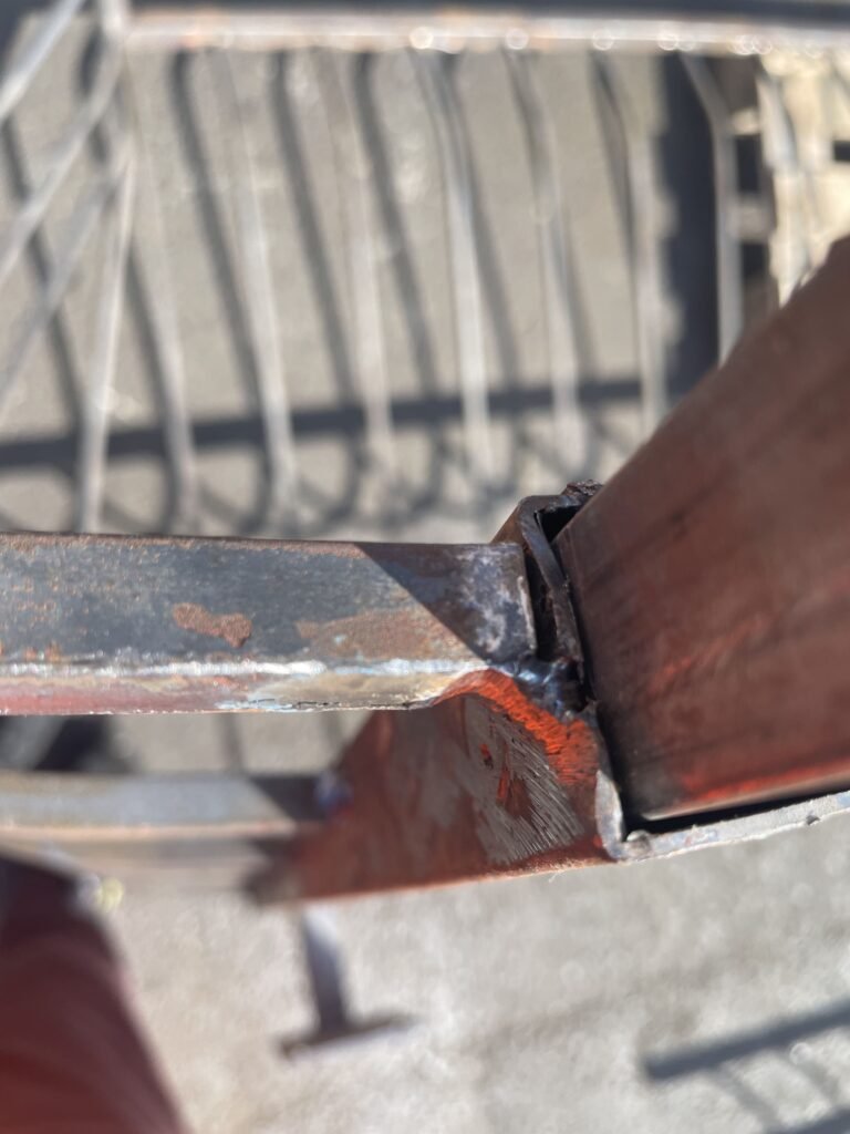 Soudure par points sur structure acier avant galvanisation.